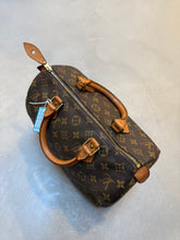 Load image into Gallery viewer, Louis Vuitton Keepall 30
