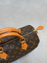Load image into Gallery viewer, Louis Vuitton Speedy 30