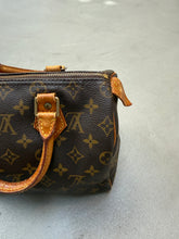 Load image into Gallery viewer, Louis Vuitton Speedy 25