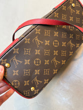 Afbeelding in Gallery-weergave laden, Louis Vuitton Flandrin Bag Red (Like New Condition)