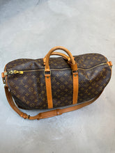 Afbeelding in Gallery-weergave laden, Louis Vuitton Keepall 50L With Strap (Like New Condition)