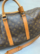 Afbeelding in Gallery-weergave laden, Louis Vuitton Keepall 50L With Strap (Like New Condition)