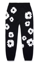 Load image into Gallery viewer, Denim Tears The Cotton Wreath Sweatpants Black