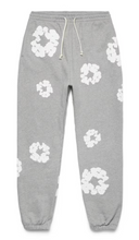 Afbeelding in Gallery-weergave laden, Denim Tears The Cotton Wreath Sweatpants Grey