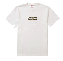 Afbeelding in Gallery-weergave laden, Supreme Shanghai Box Logo Tee White - vrijstaand