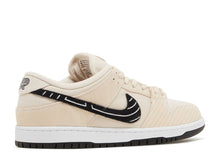 Load image into Gallery viewer, Nike SB Dunk Low Albino &amp; Preto

