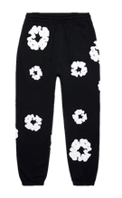 Afbeelding in Gallery-weergave laden, Denim Tears The Cotton Wreath Sweatpants Black
