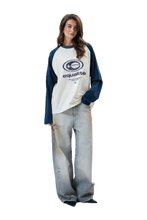 Afbeelding in Gallery-weergave laden, ELAN OVERSIZED LONGSLEEVE TEE OFF-WHITE &amp; NAVY
