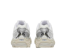 Afbeelding in Gallery-weergave laden, Saucony Progrid Omni 9 "Eggshell"
