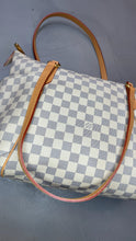 Load image into Gallery viewer, Louis Vuitton Vintage Bag (1)
