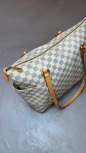 Load image into Gallery viewer, Louis Vuitton Vintage Bag (1)
