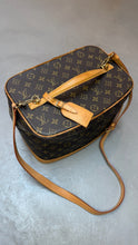 Load image into Gallery viewer, Louis Vuitton Vintage Messenger Bag (1)
