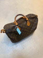 Load image into Gallery viewer, Louis Vuitton Speedy 35
