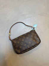 Load image into Gallery viewer, Louis Vuitton Pochette

