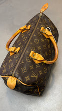 Load image into Gallery viewer, Louis Vuitton Speedy 30
