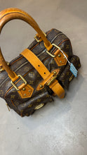 Load image into Gallery viewer, Louis Vuitton Monogram Manhattan
