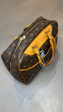 Load image into Gallery viewer, Louis Vuitton Deauville Bag
