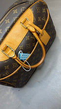 Load image into Gallery viewer, Louis Vuitton Deauville Bag
