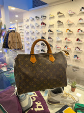 Load image into Gallery viewer, Louis Vuitton Speedy 30
