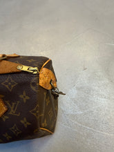 Load image into Gallery viewer, Louis Vuitton Speedy 25 (Good condition)
