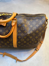 Load image into Gallery viewer, Louis Vuitton Keepall 55L &amp; Strap (Like new condition)
