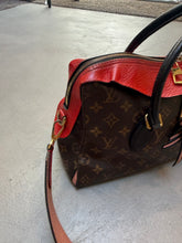 Load image into Gallery viewer, Louis Vuitton Tulleriesn (Pristine condition)
