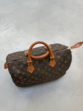 Load image into Gallery viewer, Louis Vuitton Speedy 35
