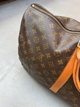 Load image into Gallery viewer, Louis Vuitton Keepall 55L (Like new condition)
