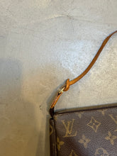 Afbeelding in Gallery-weergave laden, Louis Vuitton Pochette Accessoire
