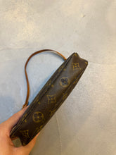 Afbeelding in Gallery-weergave laden, Louis Vuitton Pochette Accessoire
