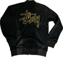 Load image into Gallery viewer, Stüssy Logo Trainings Jacket Black Zipper
