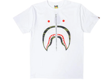 Afbeelding in Gallery-weergave laden, BAPE A Bathing Ape 1st Camo Shark Tee White/Green
